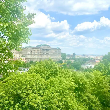 Διαμέρισμα Breathtaking View Just Opposite The Castle *